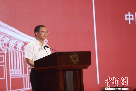 2017年青少年高校科学营全国开营式16日在北京大学举行。北京大学副校长高松寄语学生。 2017年青少年高校科学营全国开营式16日在北京大学举行。北京大学副校长高松寄语学生。